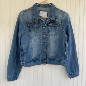 The Style Between Us Women's Denim Jacket Size Medium